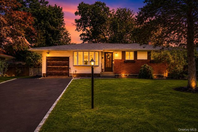 39 Tanglewood Drive, Smithtown, NY 11787