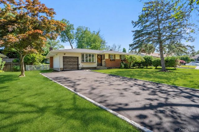 39 Tanglewood Drive, Smithtown, NY 11787