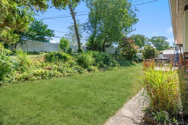 39 Tanglewood Drive, Smithtown, NY 11787