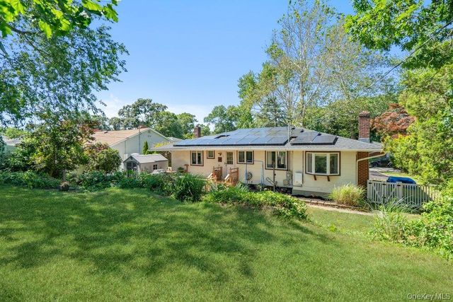 39 Tanglewood Drive, Smithtown, NY 11787