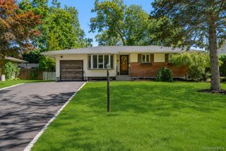 39 Tanglewood Drive, Smithtown, NY 11787