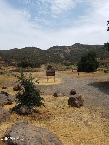 41 Old Castle Road, Westlake Village, CA 91361