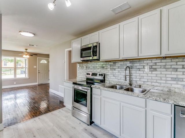 8121 W Elizabeth Lane, Fort Worth, TX 76116