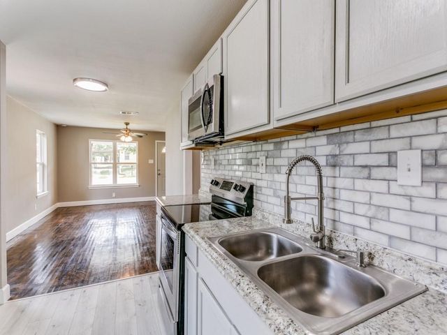 8121 W Elizabeth Lane, Fort Worth, TX 76116