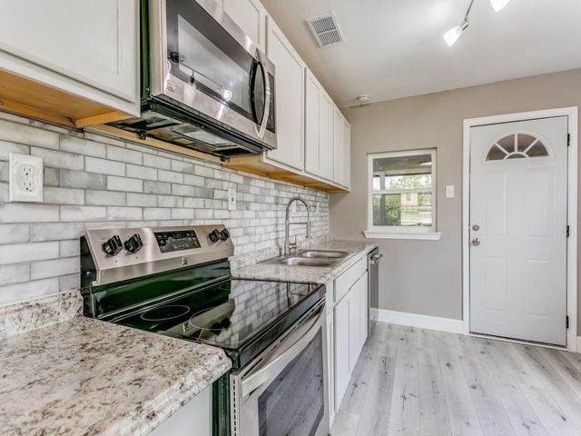8121 W Elizabeth Lane, Fort Worth, TX 76116