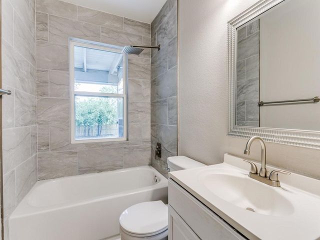 8121 W Elizabeth Lane, Fort Worth, TX 76116