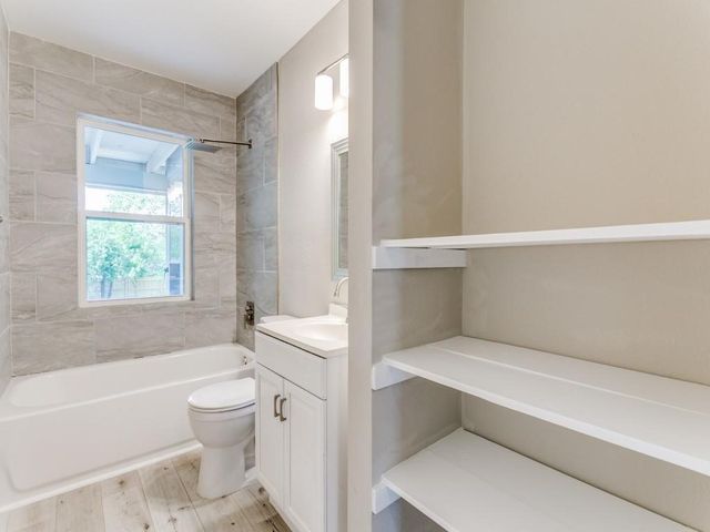 8121 W Elizabeth Lane, Fort Worth, TX 76116