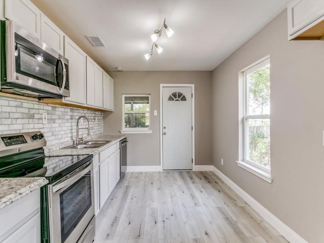 8121 W Elizabeth Lane, Fort Worth, TX 76116