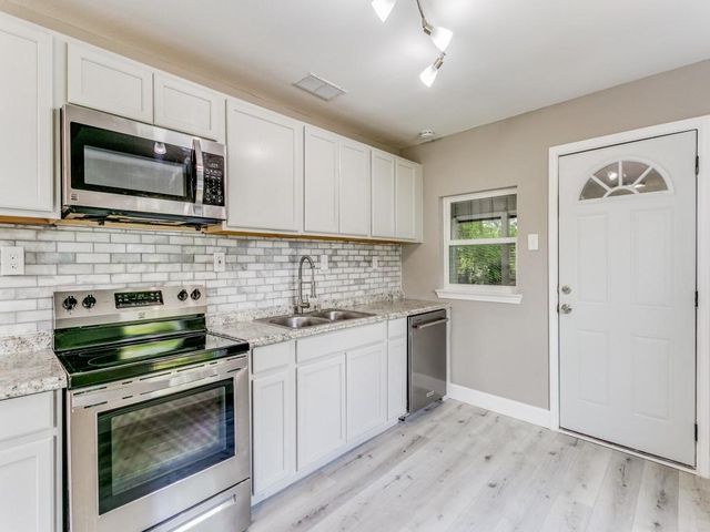 8121 W Elizabeth Lane, Fort Worth, TX 76116