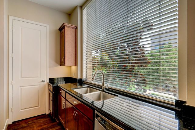 5202 Rose Street B, Houston, TX 77007