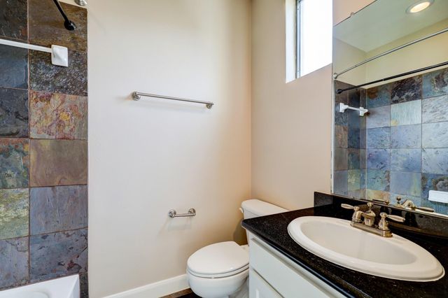 5202 Rose Street B, Houston, TX 77007