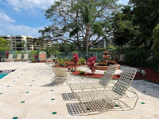 1760 Palm Cove Blvd 5-305, Delray Beach, FL 33445