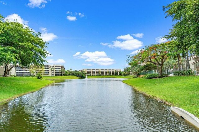 1760 Palm Cove Blvd 5-305, Delray Beach, FL 33445