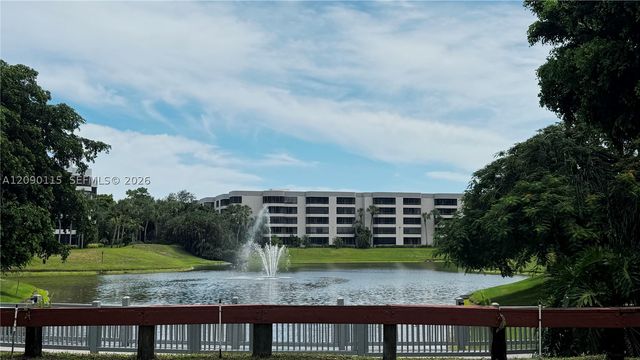 1760 Palm Cove Blvd 5-305, Delray Beach, FL 33445