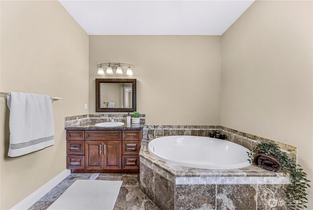 7911 Oregon Trail, Maple Falls, WA 98266