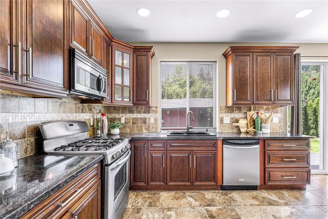 7911 Oregon Trail, Maple Falls, WA 98266