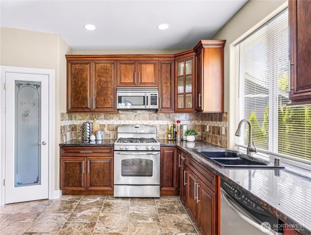 7911 Oregon Trail, Maple Falls, WA 98266