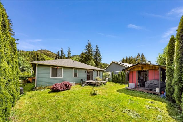 7911 Oregon Trail, Maple Falls, WA 98266