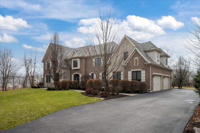 25 Clay Court, Lake Bluff, IL 60044