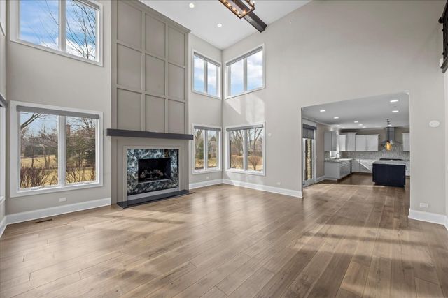 25 Clay Court, Lake Bluff, IL 60044