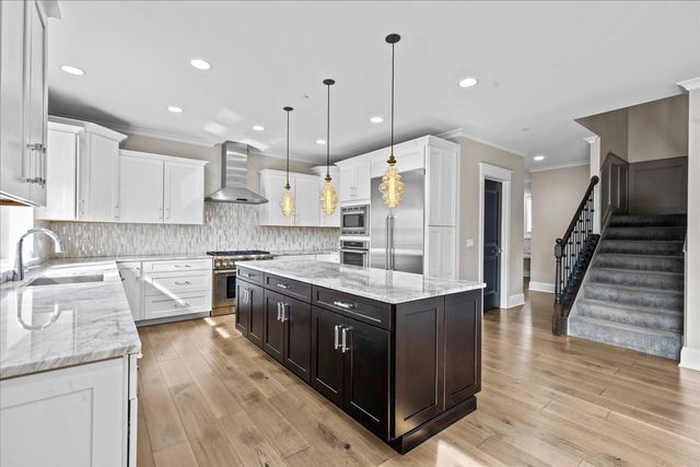 25 Clay Court, Lake Bluff, IL 60044