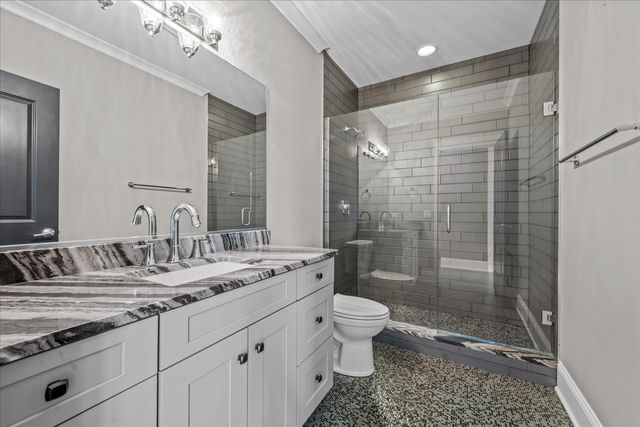 25 Clay Court, Lake Bluff, IL 60044