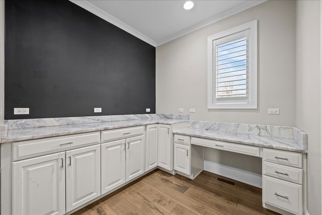 25 Clay Court, Lake Bluff, IL 60044