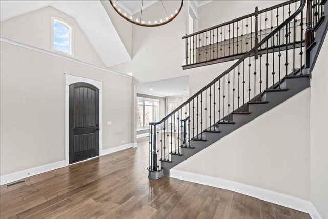 25 Clay Court, Lake Bluff, IL 60044