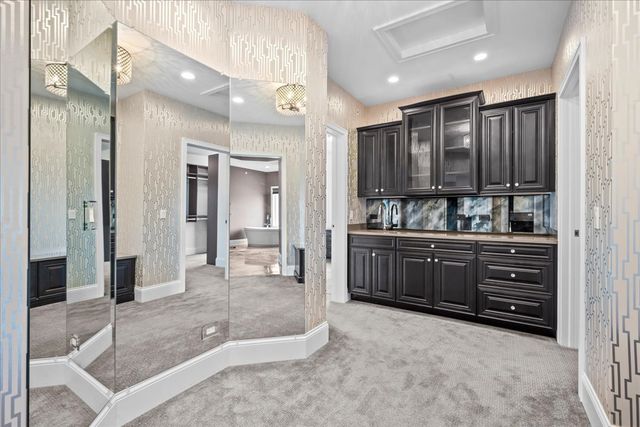 25 Clay Court, Lake Bluff, IL 60044