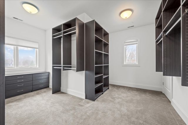 25 Clay Court, Lake Bluff, IL 60044