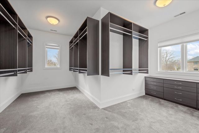 25 Clay Court, Lake Bluff, IL 60044