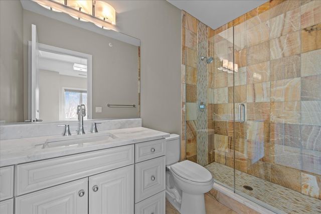 25 Clay Court, Lake Bluff, IL 60044