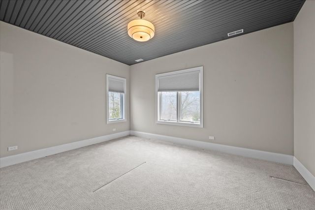 25 Clay Court, Lake Bluff, IL 60044