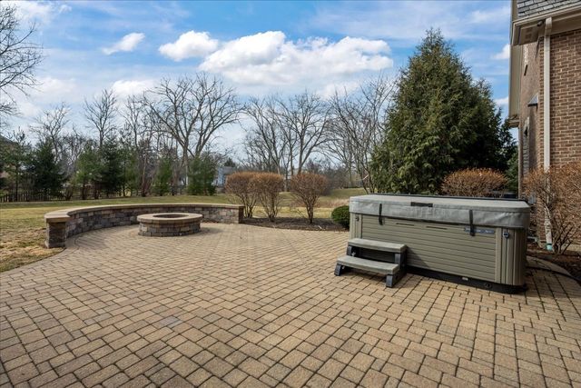 25 Clay Court, Lake Bluff, IL 60044
