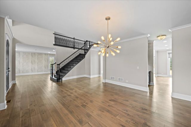 25 Clay Court, Lake Bluff, IL 60044