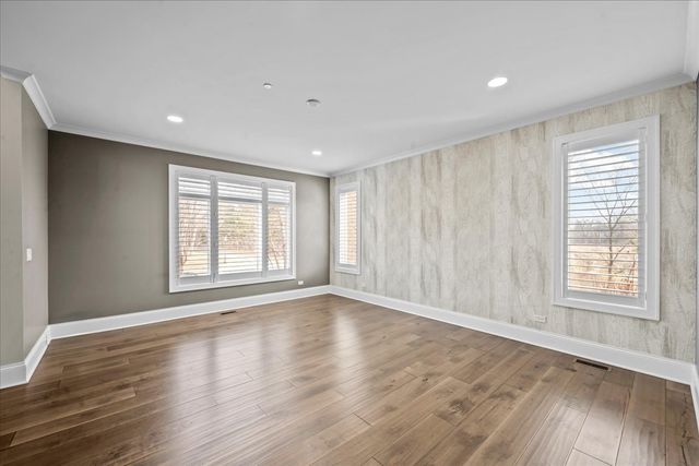 25 Clay Court, Lake Bluff, IL 60044