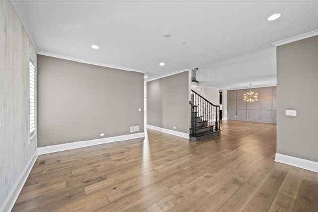 25 Clay Court, Lake Bluff, IL 60044