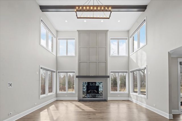 25 Clay Court, Lake Bluff, IL 60044