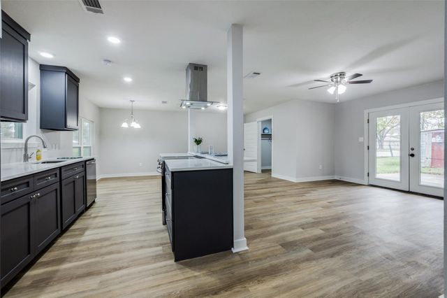 826 Johnnie Row, Seagoville, TX 75159