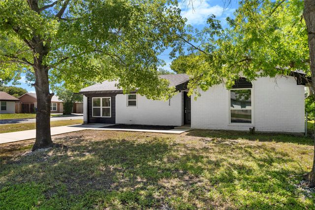 826 Johnnie Row, Seagoville, TX 75159