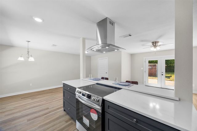 826 Johnnie Row, Seagoville, TX 75159