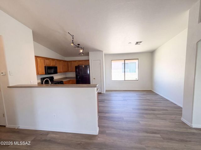 7184 S Oakbank Drive, Tucson, AZ 85757