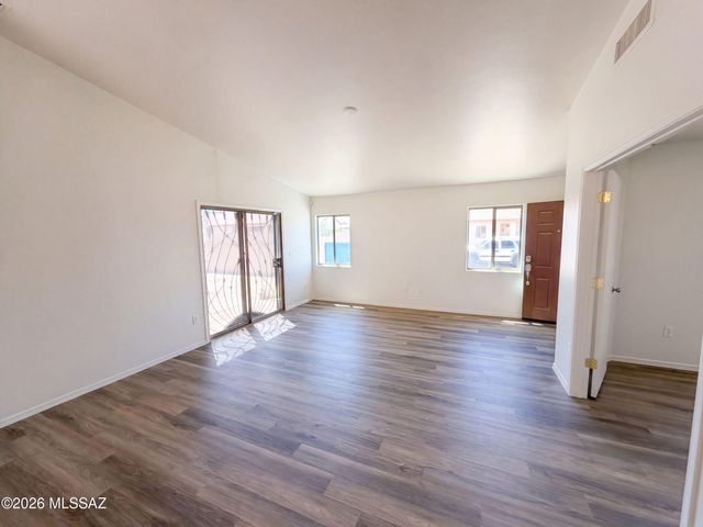 7184 S Oakbank Drive, Tucson, AZ 85757