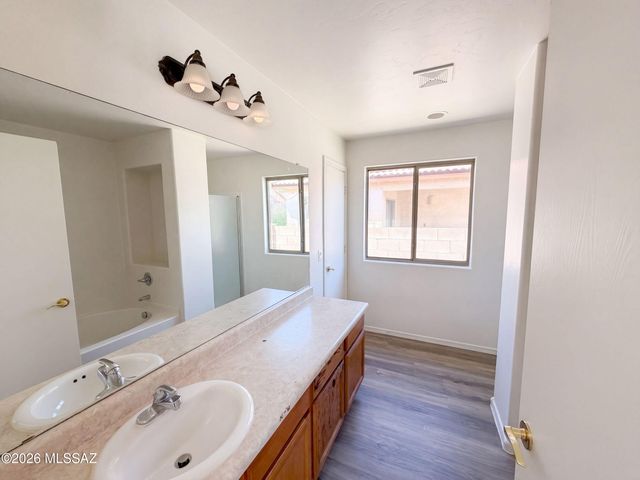 7184 S Oakbank Drive, Tucson, AZ 85757