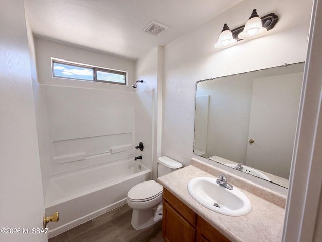 7184 S Oakbank Drive, Tucson, AZ 85757