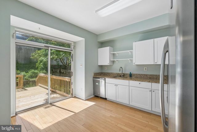 321 SAGE LN, Philadelphia, PA 19128