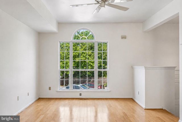 321 SAGE LN, Philadelphia, PA 19128