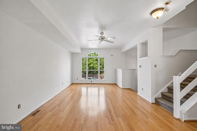 321 SAGE LN, Philadelphia, PA 19128