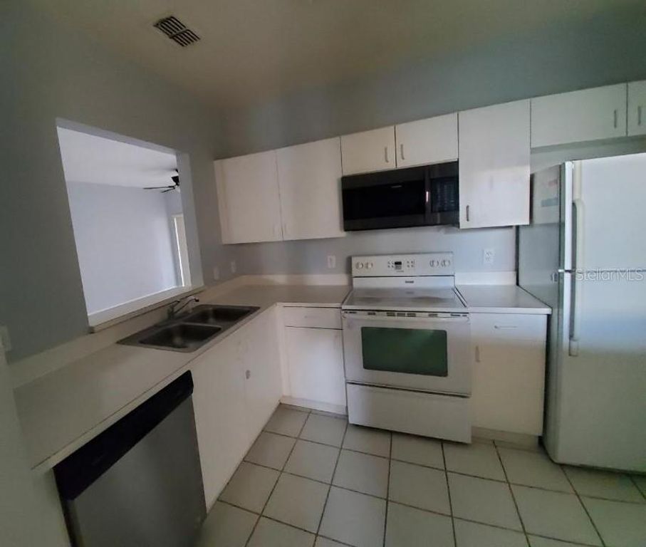 Image 2 of property listing at 13215 VILLA VISTA DRIVE 203, Orlando, FL 32824