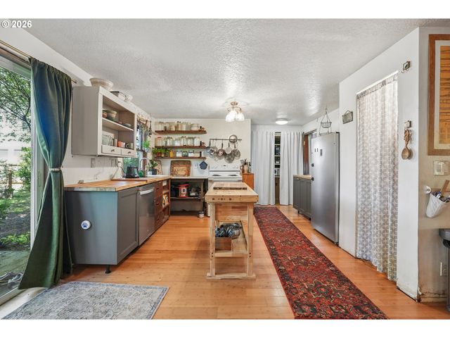 1790 6TH Ave, West Linn, OR 97068